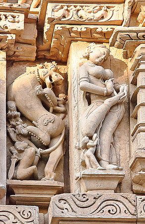 Lady removing thorn_MG_9240
