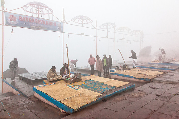 Early morning fog Varanasi ghats_MG_9022