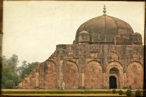 Mosque and figures_MG_9903
