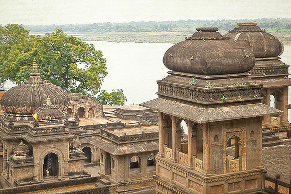 Maheshwar temple and Namada txtrd_MG_9936