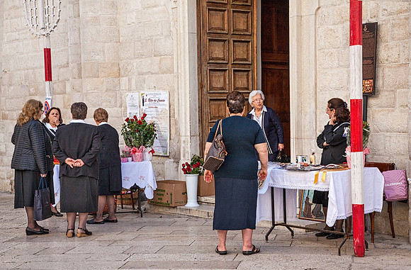 Church ladies, Italy _MG_7666