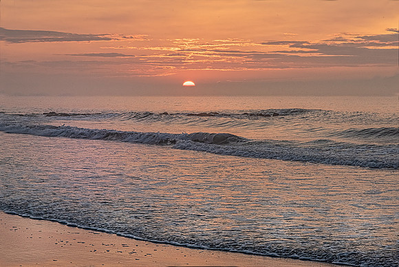Sunrise on waves_PMD0600
