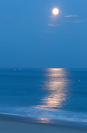 Full moon over ocean_MG_8785