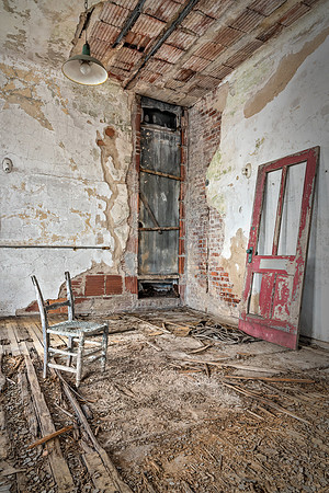 Doors and decaying wood_DSC3812