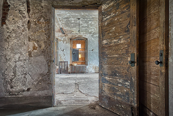 Doors, washbasin and stool_DSC3925-Edit